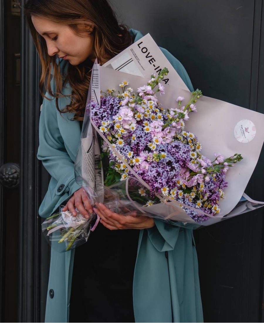 Ramo con fragantes lilas y matiola